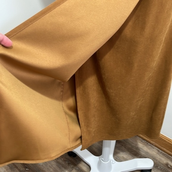 Talbots 2 Piece Matching Set Tan Shirt and Skirt Size 12 Petite - Picture 4 of 15